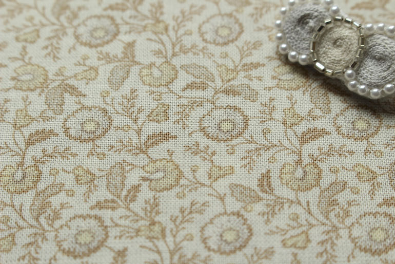 シェビソーン　丸い花<br>
ベージュ